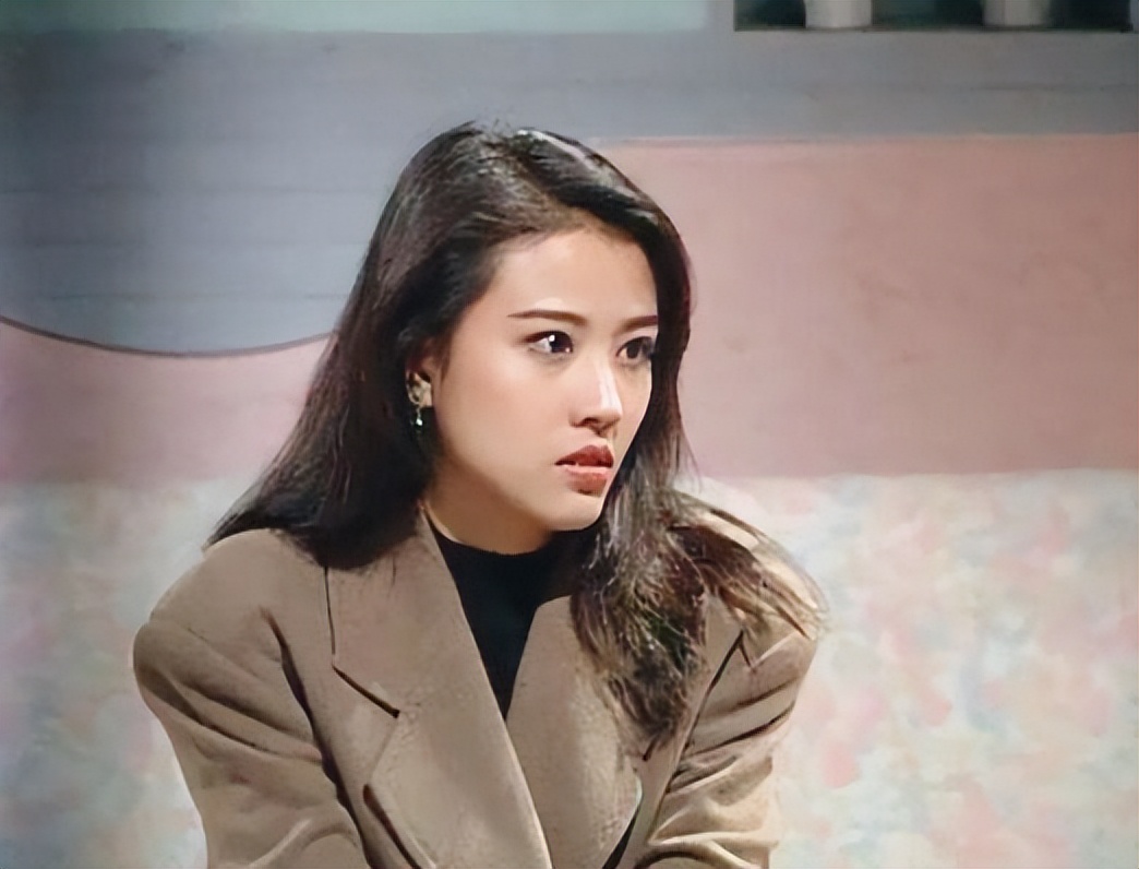 过气演员的窘况:县城忙走穴、直播用怪招,晚节不保,何必呢?