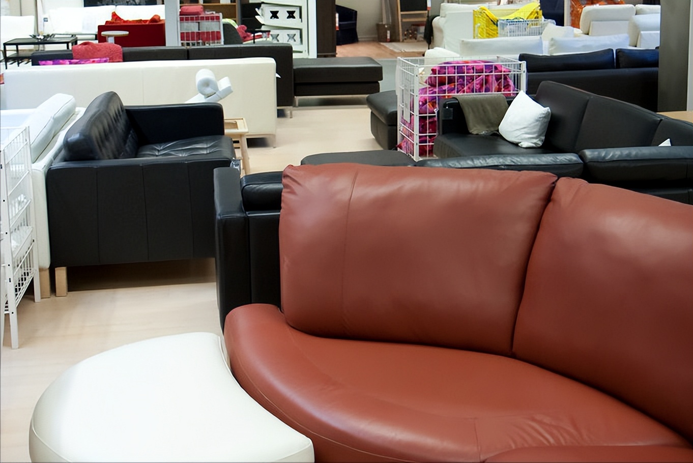 投资30万开家具店,开一个小型家具厂一年利润