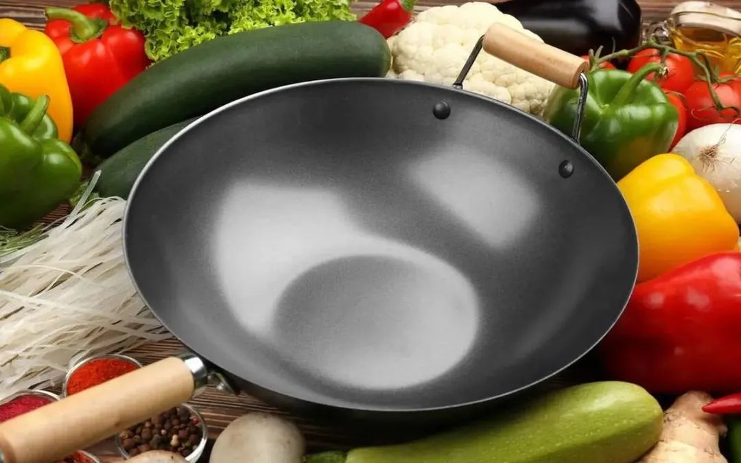 新买的铁锅怎么做以后才会不粘锅,刚买的铁锅怎么用才不粘锅