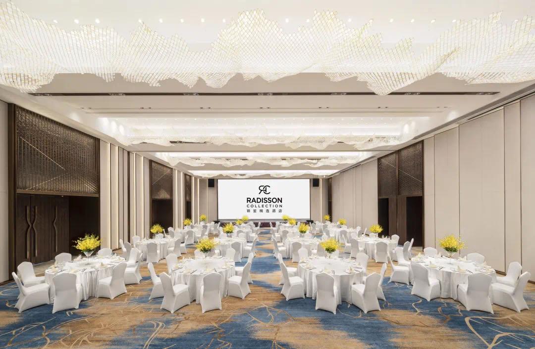 可弯曲的柔性岩板:比天然石材更轻薄,比超薄石材更多样