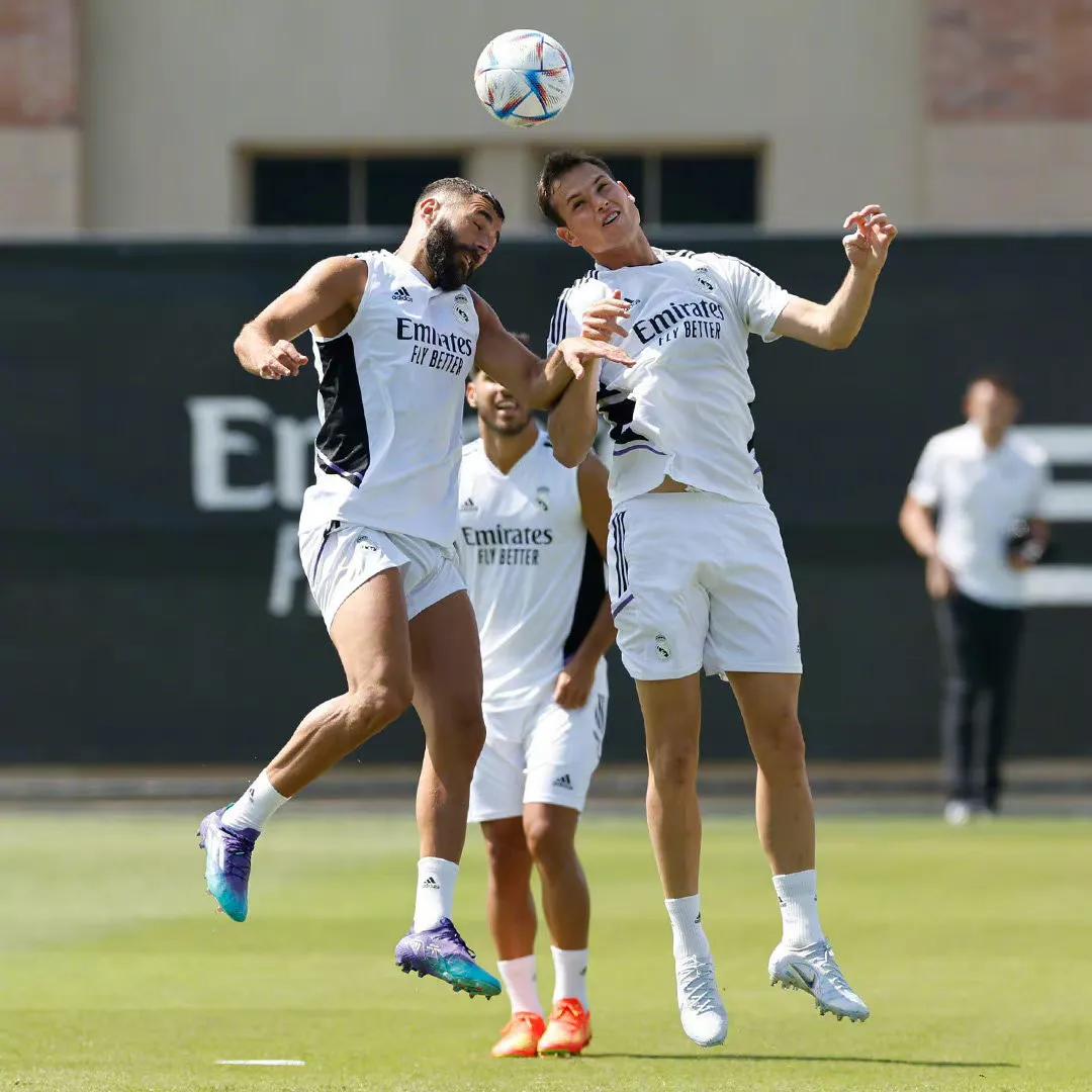 皇家马德里人打足球比赛,皇家马德里和巴塞罗那的国家德比