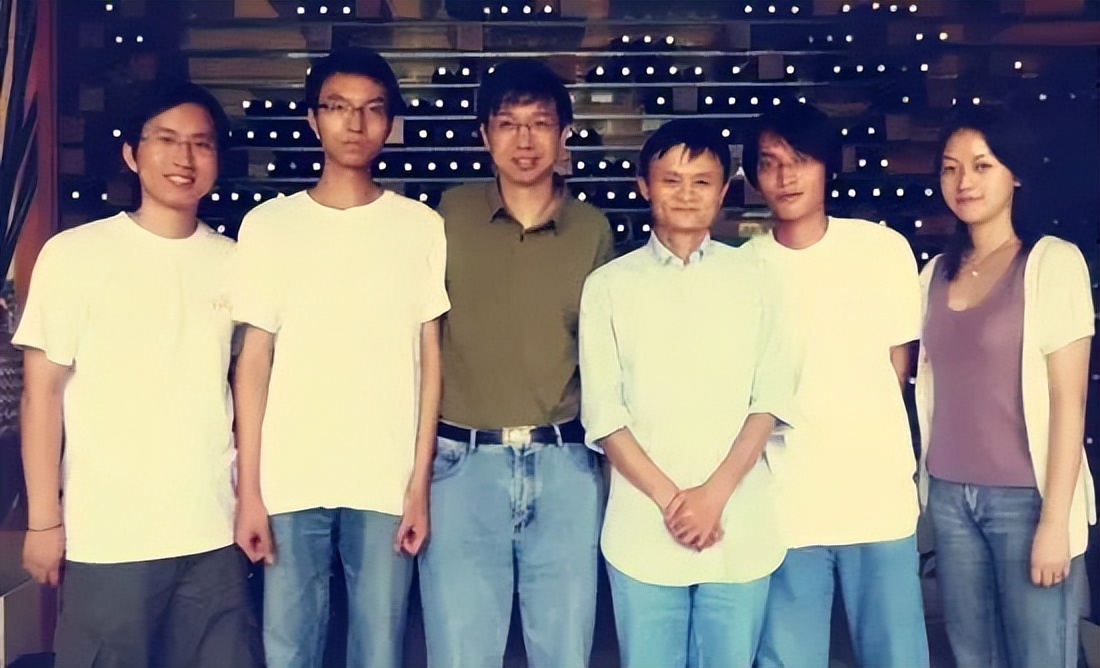 直接不装了，阿里亮出“王牌”