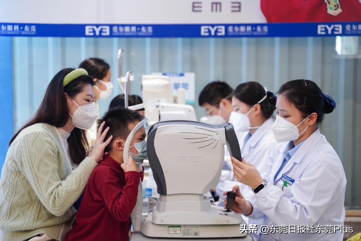 家长看过来！开学在即，配眼镜、买文具小心掉进这些“坑”