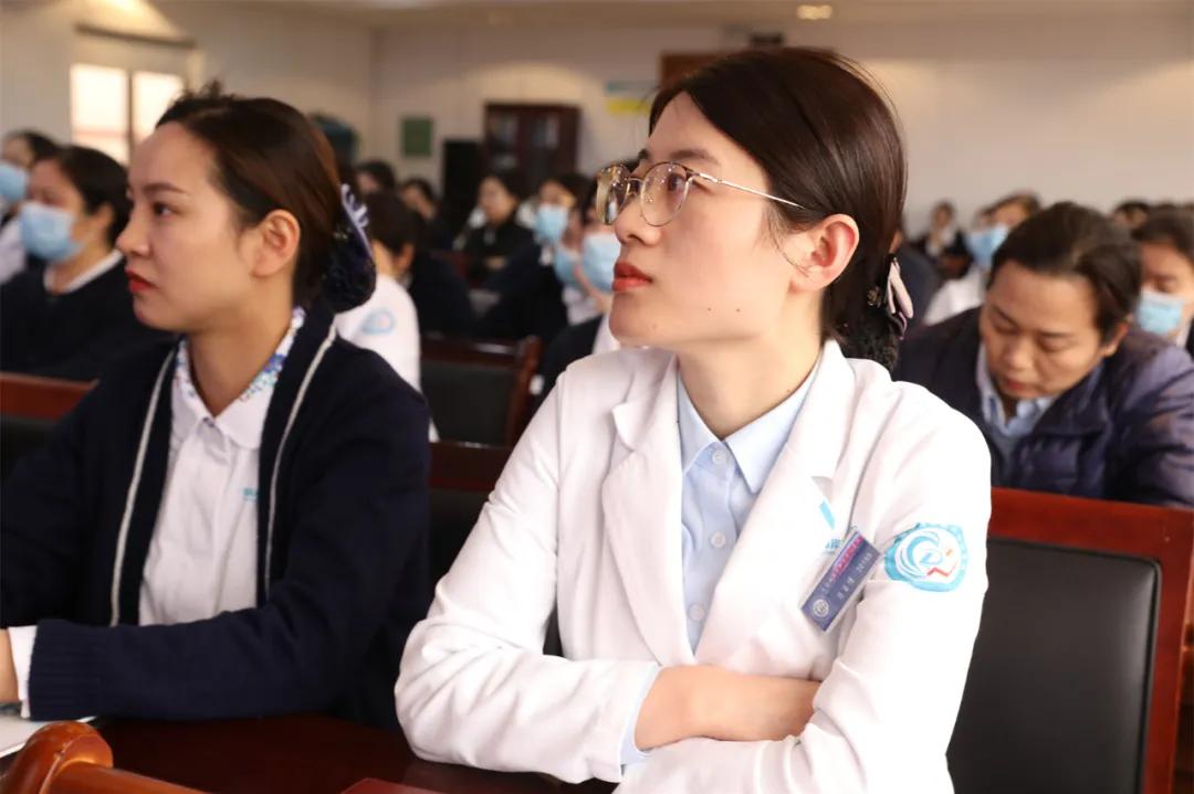 中心医院护理工作汇报,护理中心的工作总结