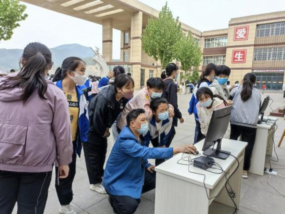 校园变身“科技王国”，激活师生的科技DNA