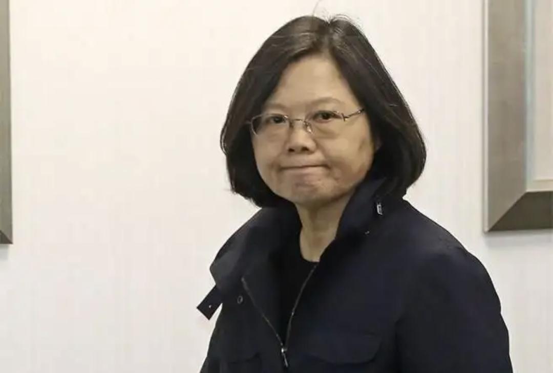 500架无人机飞过蔡英文头顶，蔡盛赞“台湾之光”，结果是大陆造