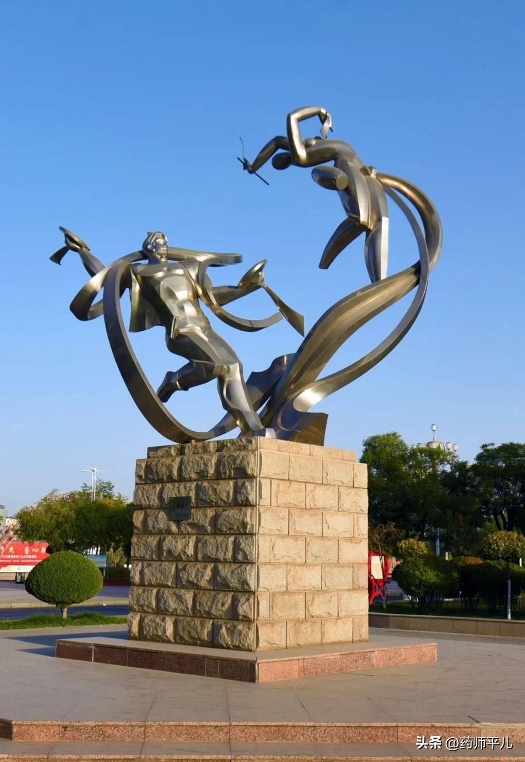 最美嘉峪关城市雕塑都在这里,嘉峪关景区拍照互动性雕塑