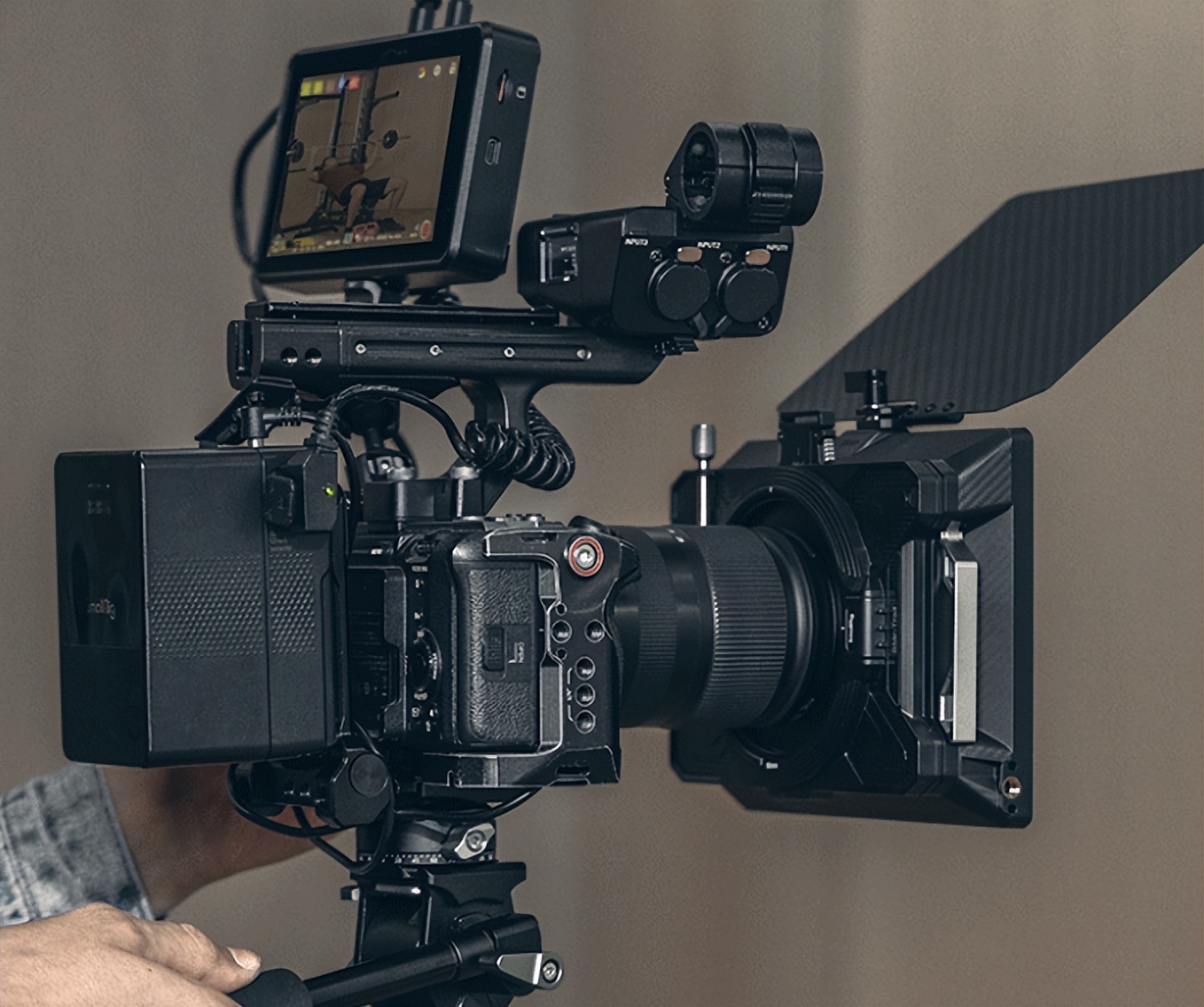 拍视频微单好还是摄影机,微单和摄像机拍视频哪个好