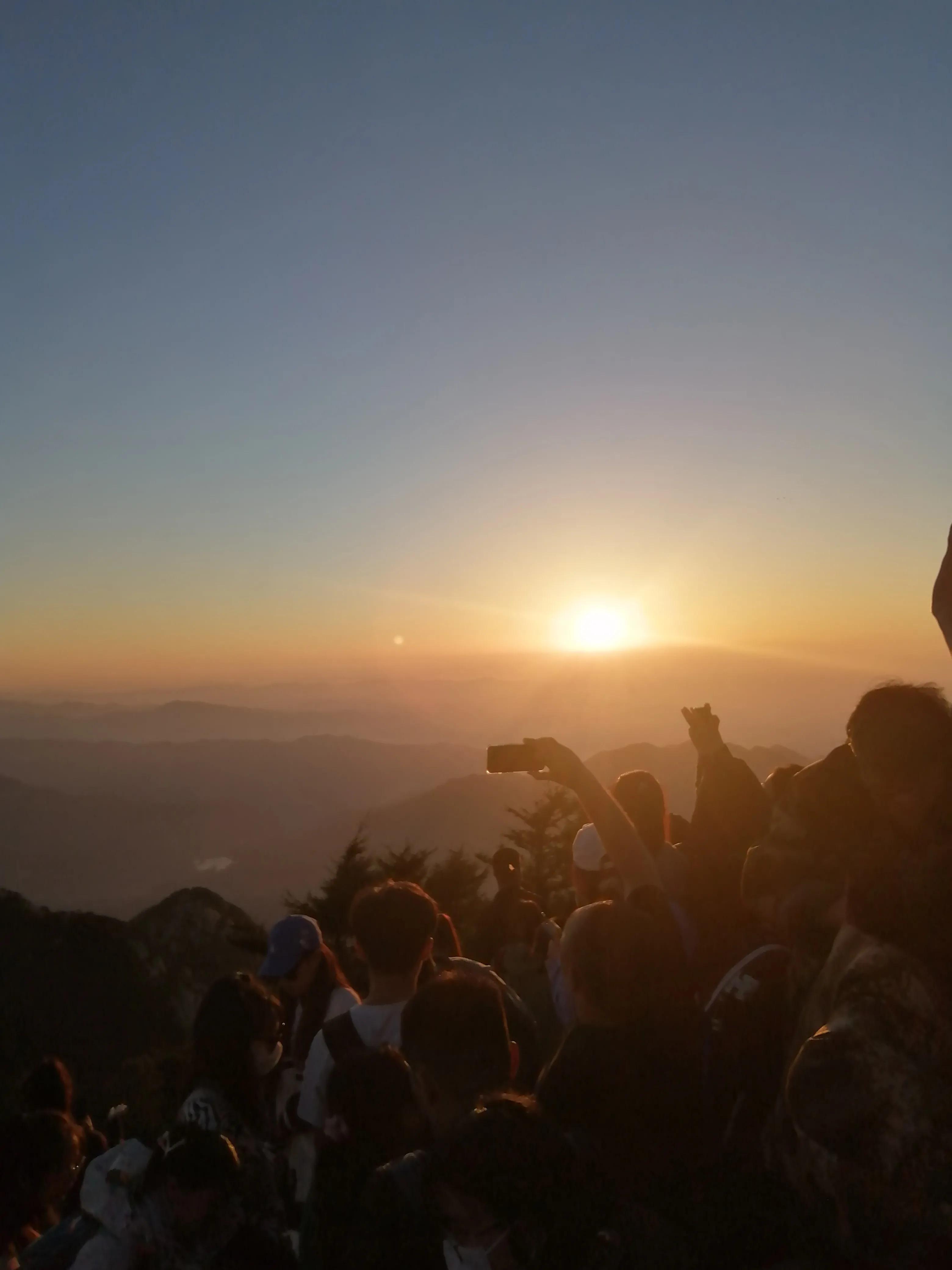 夜登泰山观日出最详细攻略,爬泰山看日出日落赏泰山美景
