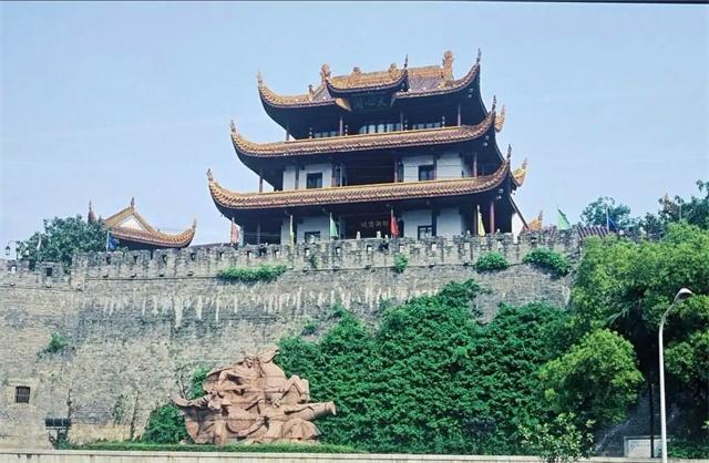 2006年王光美临终之际，子女问她还有何未了心愿，王光美：花明楼