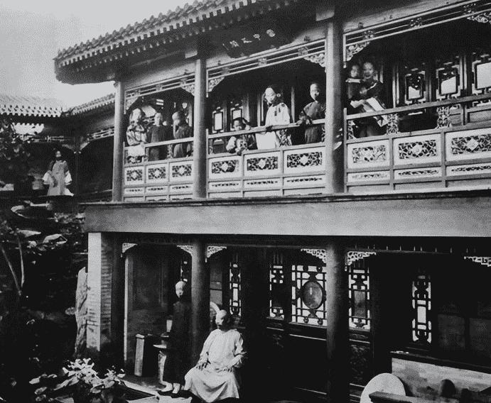 30张日本大*杀屠**罪行照片，日军闯入民宅祸害妇女，这就是罪证