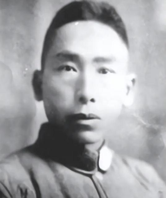 48年，一国军军长被蒋介石下令枪毙，临死前振臂高呼：毛主席万岁