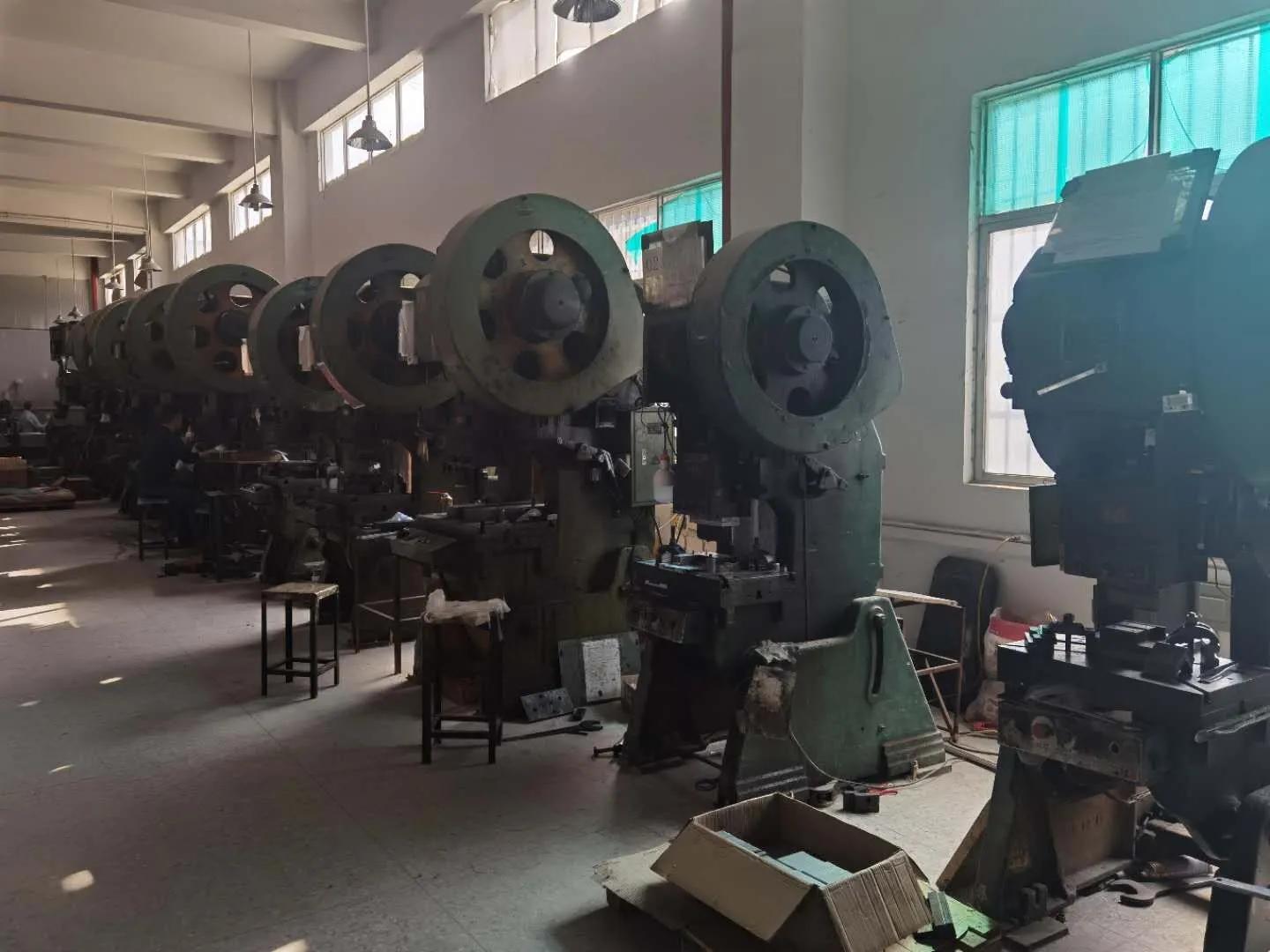 澶╁ぉ涓婄彮澶╁ぉ鍙満淇伐鏉ヤ慨鏈哄櫒,澶╁ぉ鍌伐浜轰娇鍔插共娲荤殑棰嗗