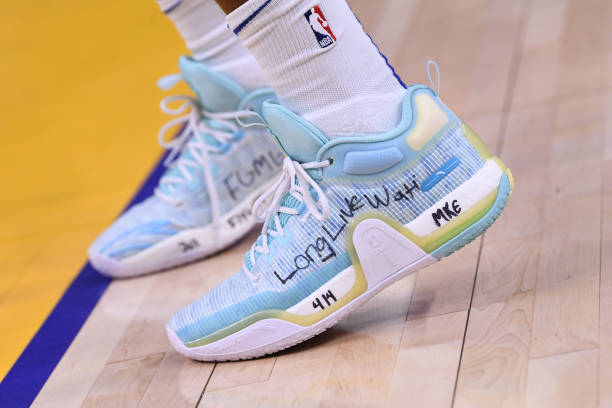 詹姆斯最新上脚球鞋,詹姆斯上脚使节12图片