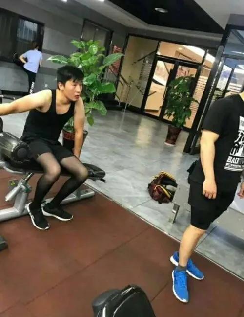 丝袜最早是为男性设计的吗,袜裤其实是给男人发明的吗