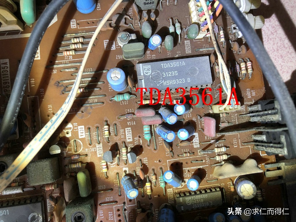 一台老古董电视机,20多年的古董电视换上新电视