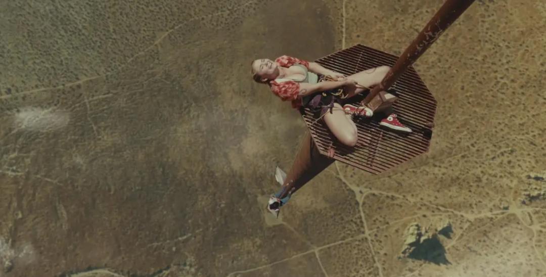 电影坠落里面的bug,电影坠落里面让人细思极恐的问题