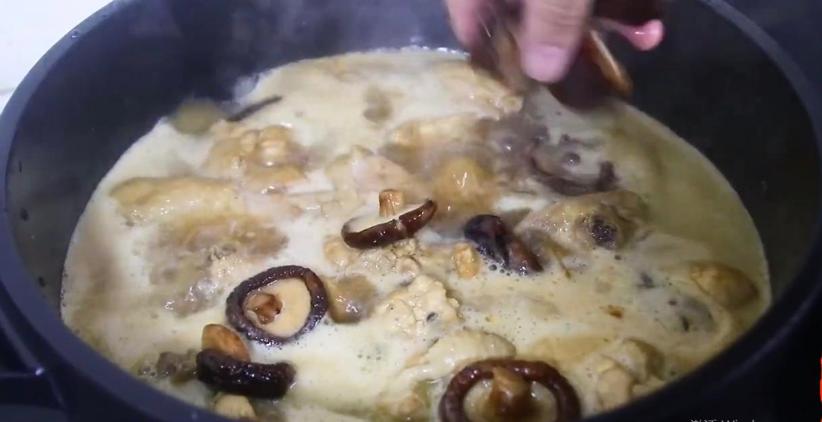 炖鸡肉时切记别直接焯水教你一招,炖鸡肉别直接焯水教你正确做法