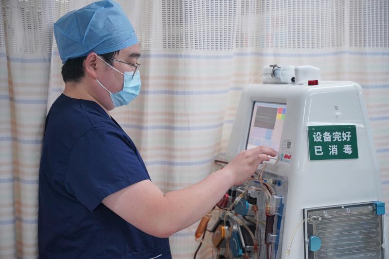 ​ICU的男护士：挡在患者和“死神”之间一堵坚实的墙