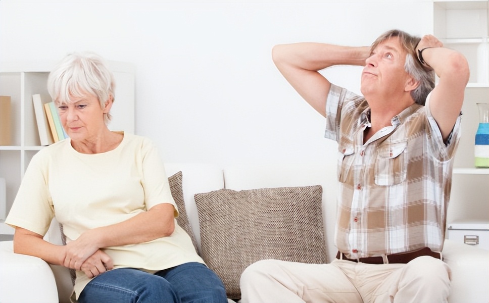 陈醋大蒜盐一起泡可以治疗脚气吗,白醋和生姜能治脚气吗