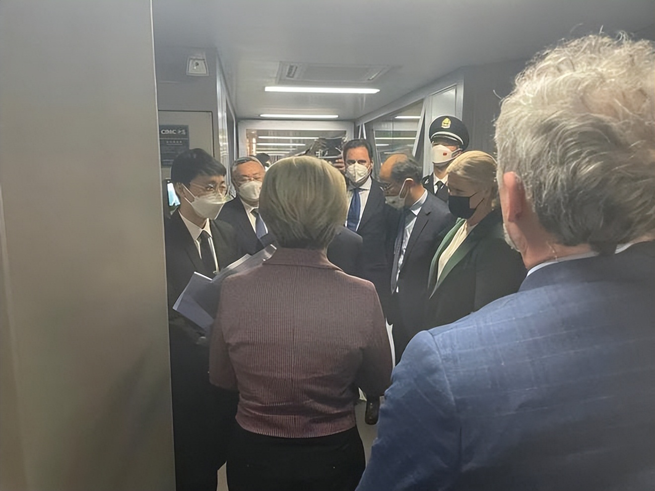 马克龙赚得盆满锅满满载而归,马克龙东南亚