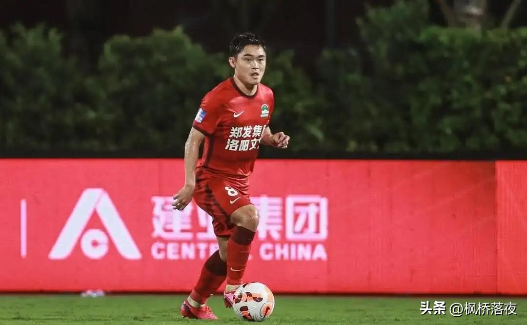 2场4助攻国足20岁新星闪耀欧洲,8场8球助国足粉碎25年魔咒