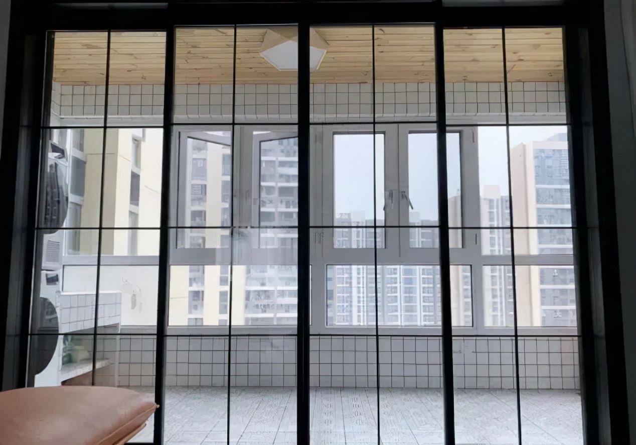 玻璃隔断好看又实用,办公室全玻璃隔断与半玻璃隔断