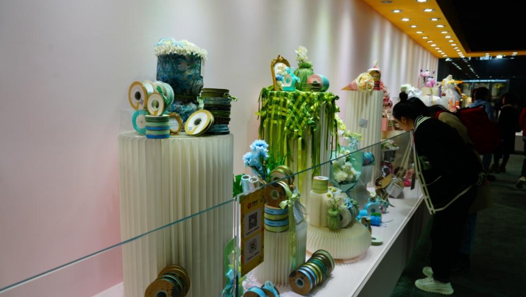 从‘弗洛伊德’色到秋天美拉德风,匹配高端花礼的丝带能有多美?