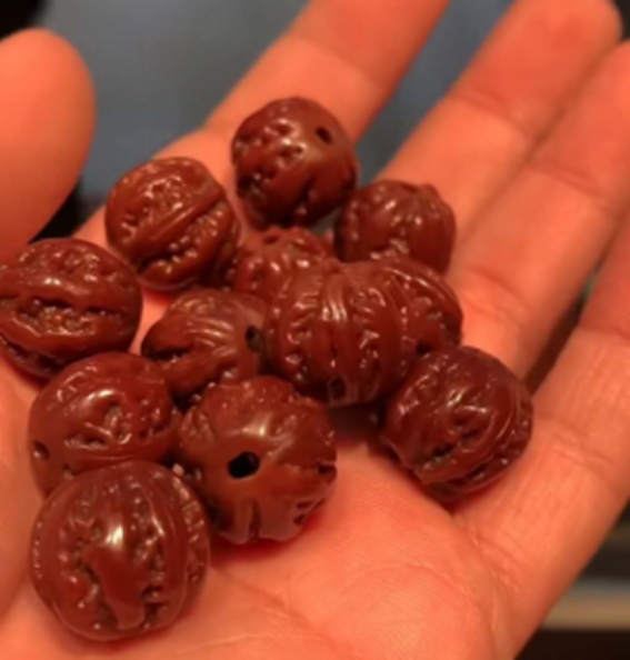 100000块钱的文玩核桃,想入手一串极品小核桃手串
