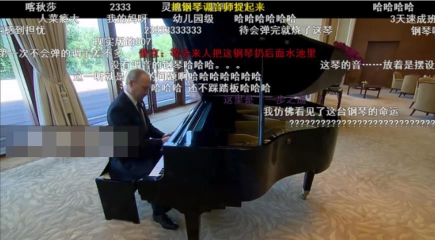 迷人小老头普京：当特工时接头都要迟到，曾牵着狗会见日本代表