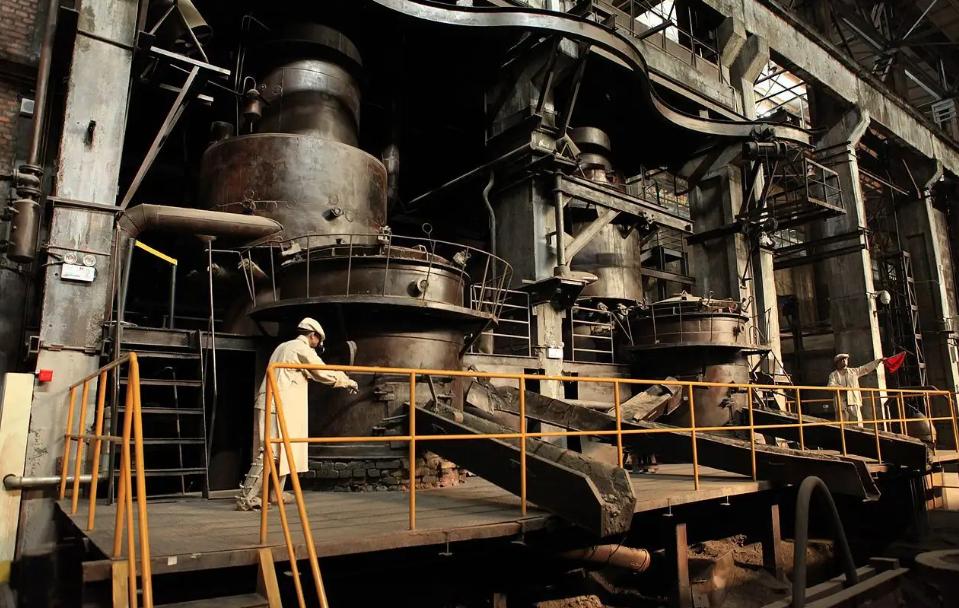 1964年原*弹子**爆炸成功,报纸刊登照片,周总理:把地面裁掉,为何