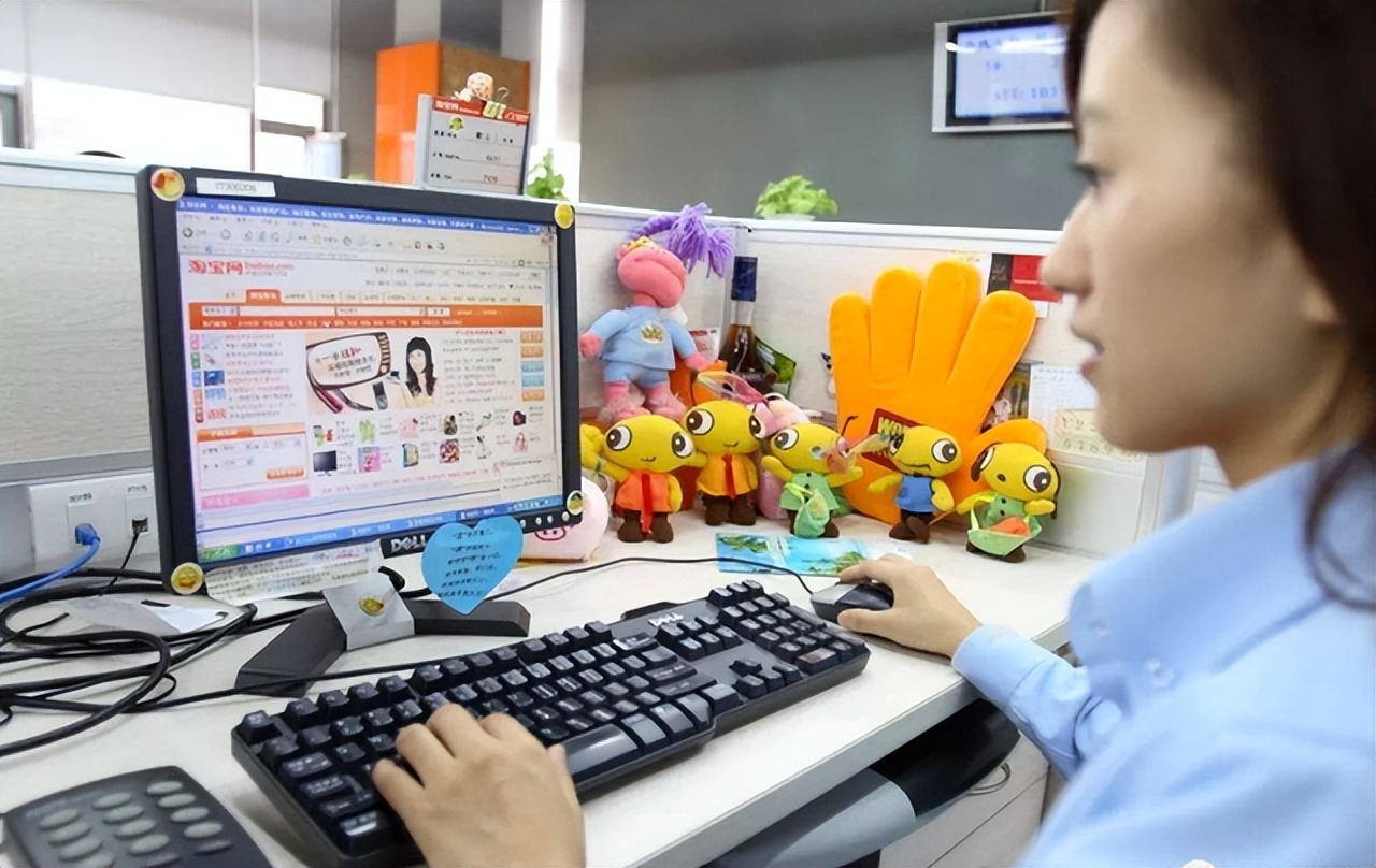 淘宝、拼多多网购手机，和实体店购买有啥区别？内行人道出答案