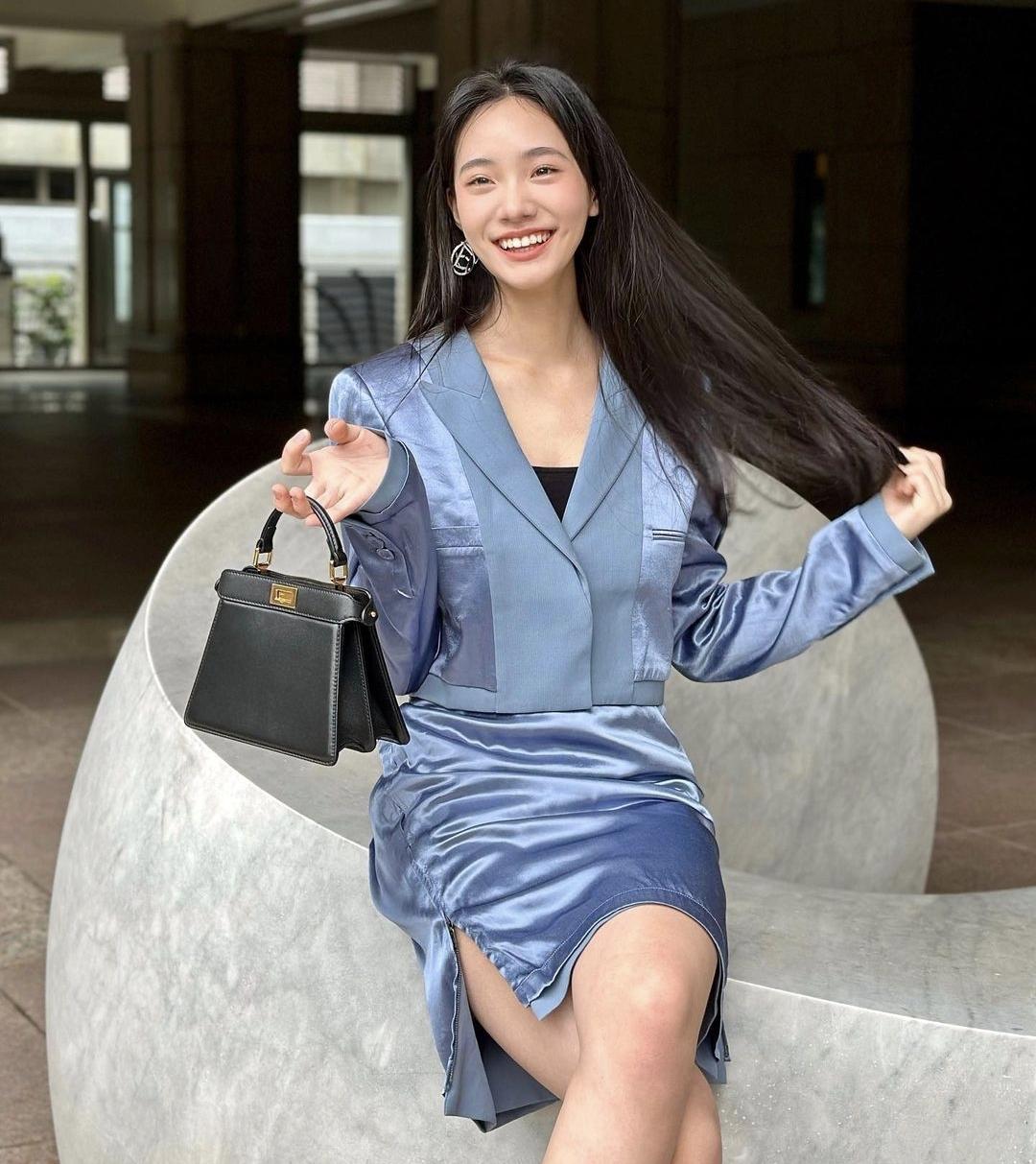 小s拿着勺子穿红衣广告照,小s二女儿新广告