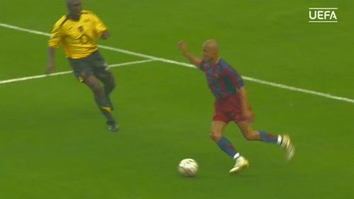 大雨中的足球比赛名场面,大雨足球比赛解说