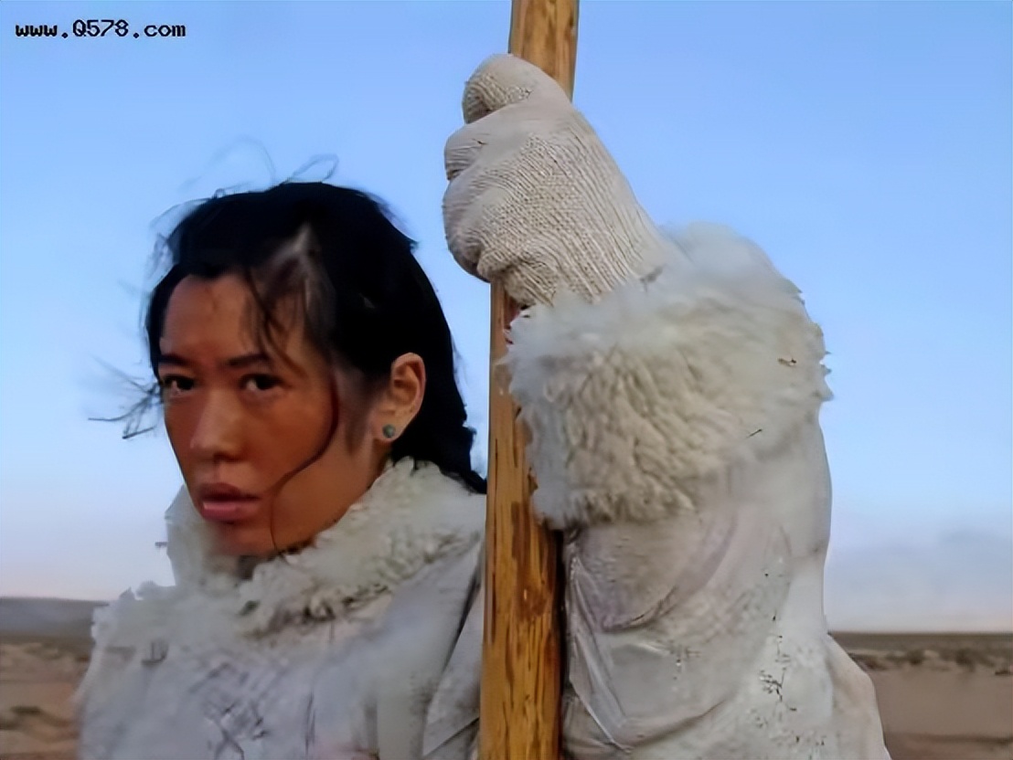 事实证明，“丰唇女神”余男的成功，靠的不是男人，而是自己