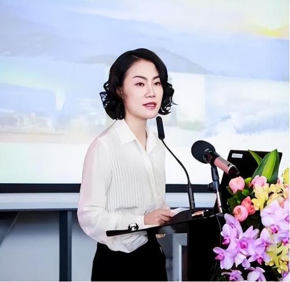 中国最赚钱女秘书朱旭：年薪849万，年终奖1000万，48岁至今未婚