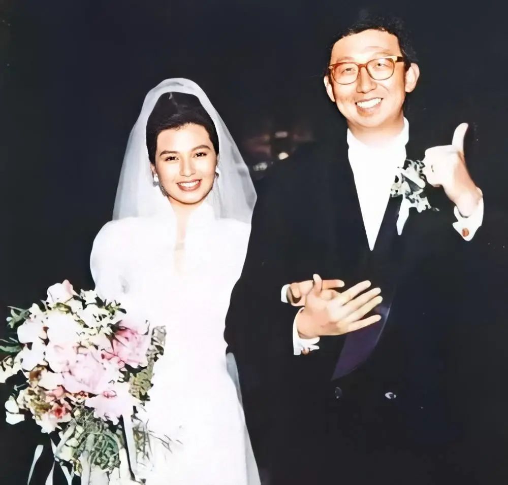 露骨成这样，却没人嘲她「色情」