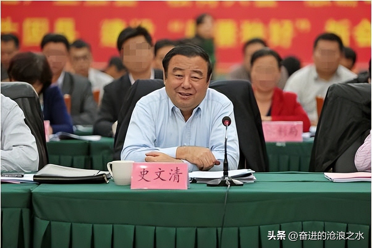 *养包**亲侄女、霸占下属干部妻子、敛财数亿元的原江西副省长史文清