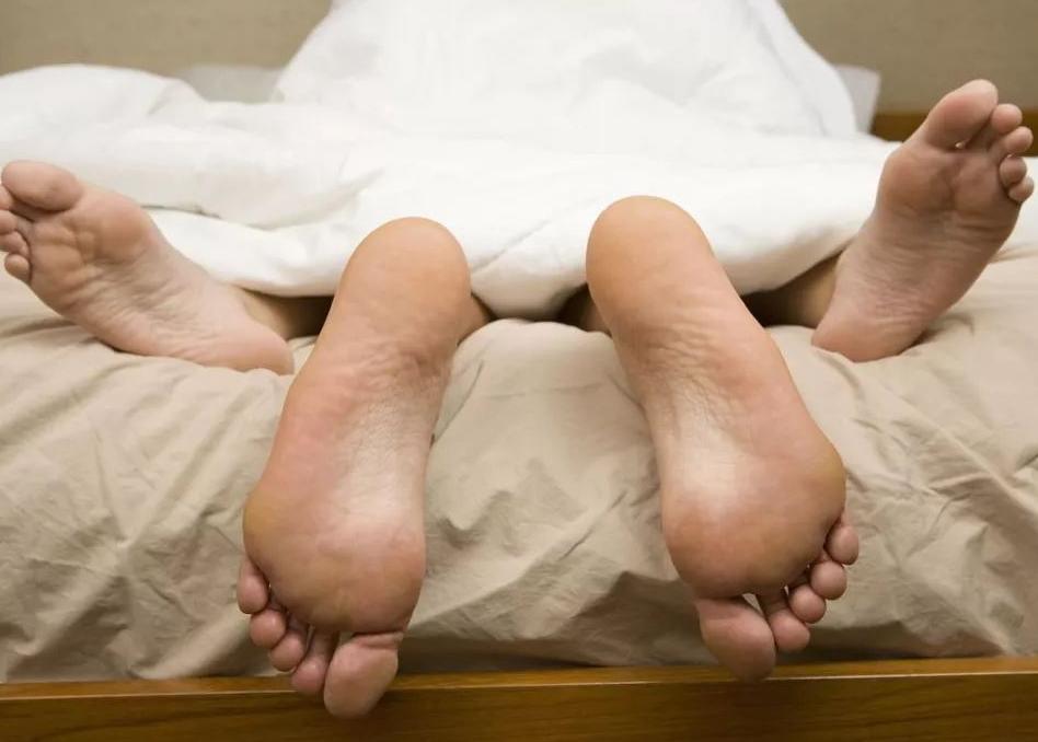 一个单身女青年的疑问,一位单身女性的疑惑