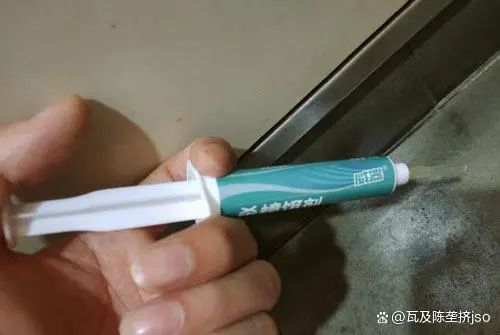 厨房很多蟑螂怎么根除,厨房蟑螂太多怎么驱除蟑螂