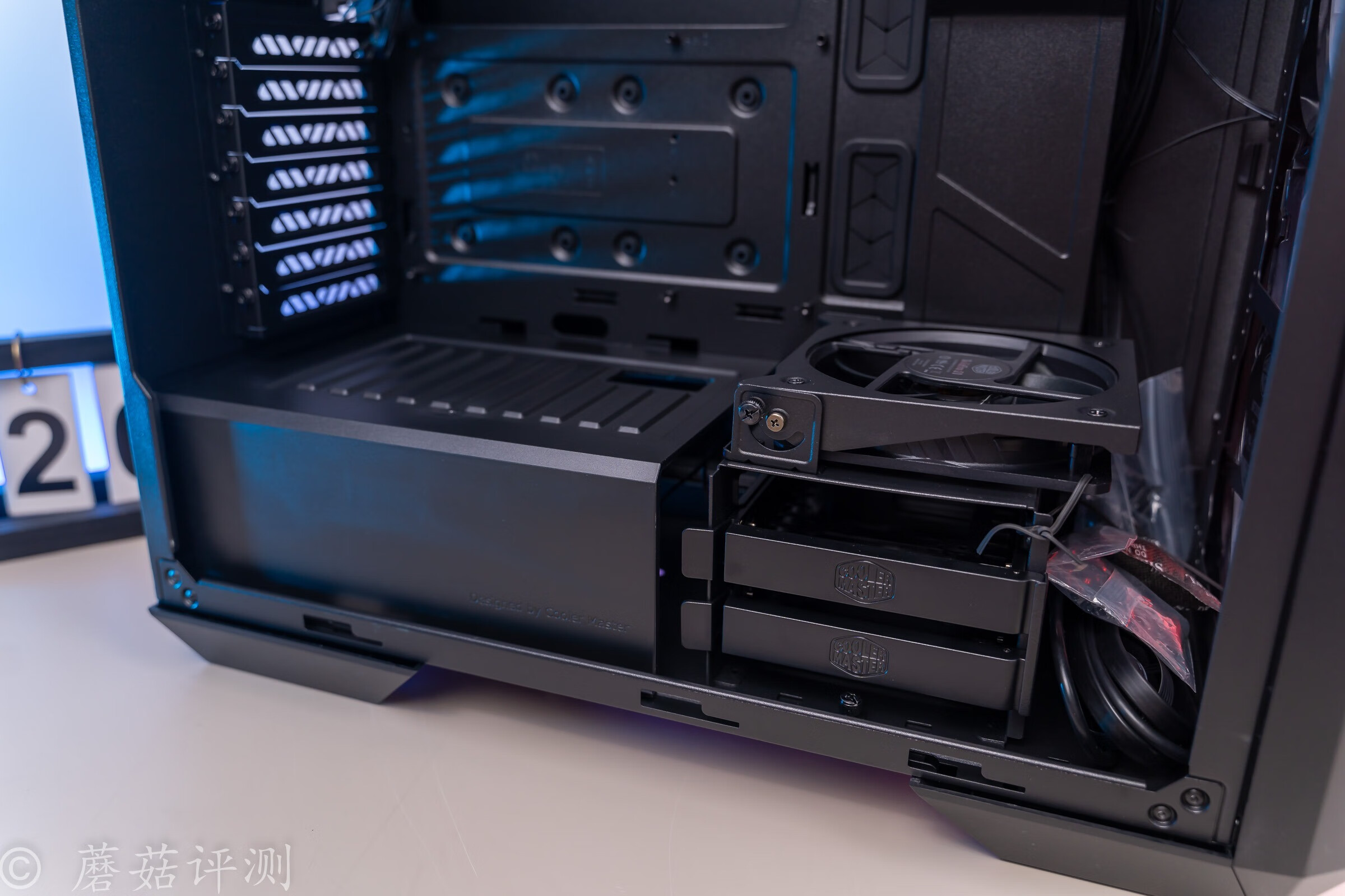 连续多日的高温，让朋友家的主机燥热难耐、更换机箱散热后获新生