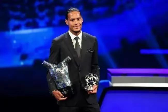 足坛十大贫民窟走出来的巨星,足坛15大贫民窟逆袭的巨星