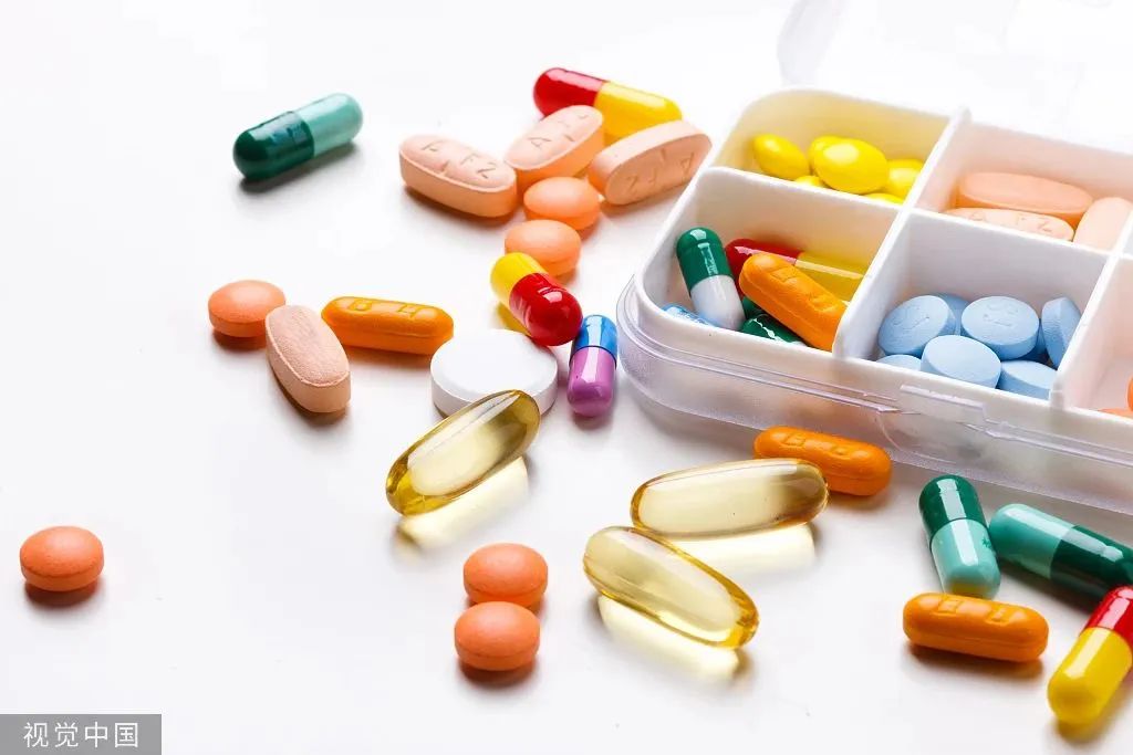 女子发烧贴面膜冒烟,女子发烧敷面膜冒白雾