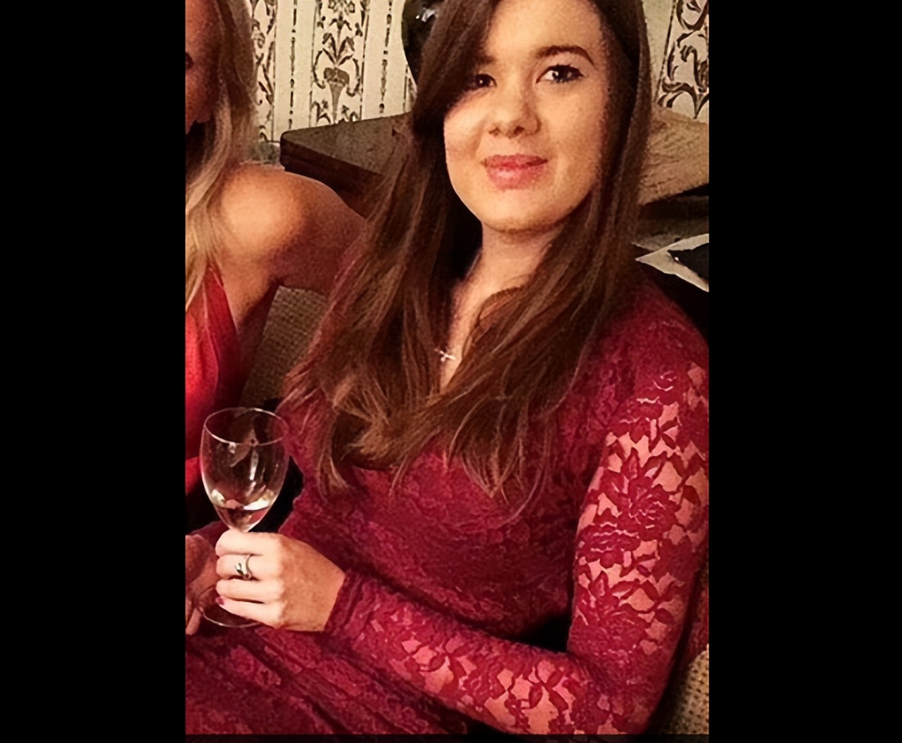 英国女人整容变成卡通人物,英国模特花34万整容