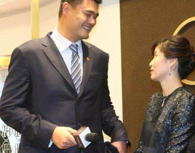 篮球巨星姚明现在的年龄有多大了,姚明为什么退役六年才入选名人堂