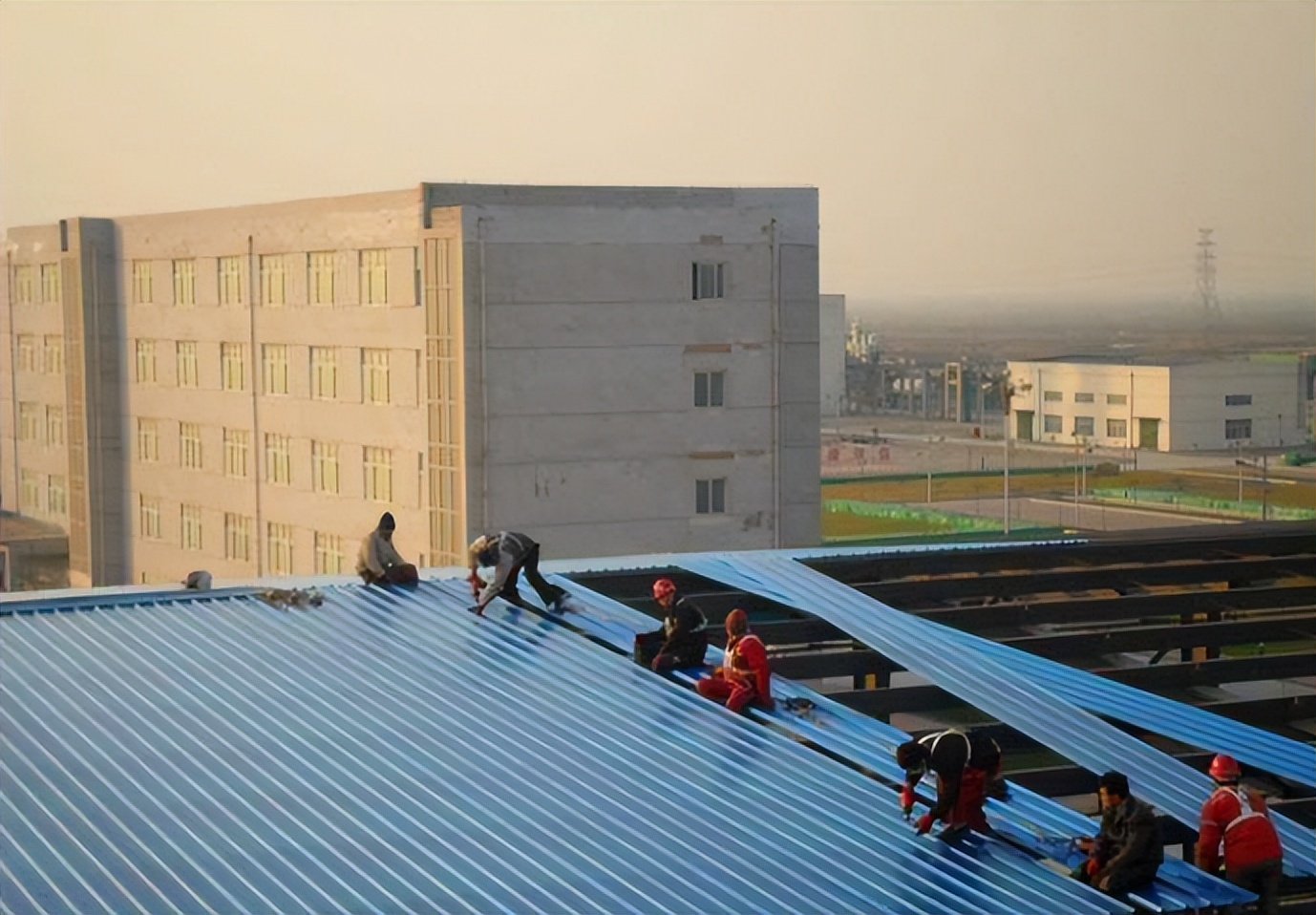 自建房房顶琉璃瓦利弊,树脂瓦红顶白底好用