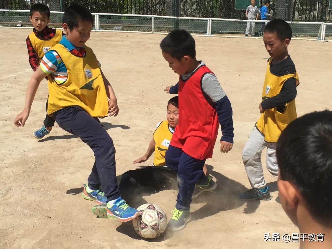 校园足球比赛世界杯,校园足球联赛氛围