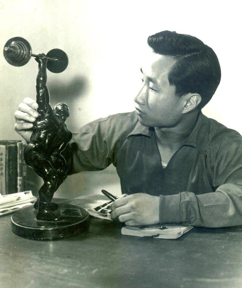 中国举重“祖师”陈镜开：曾被毛主席六次接见，十次打破世界纪录