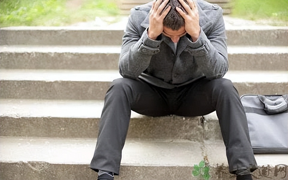 老人晚上尿床有药治吗,九旬老人晚上尿床是怎么回事