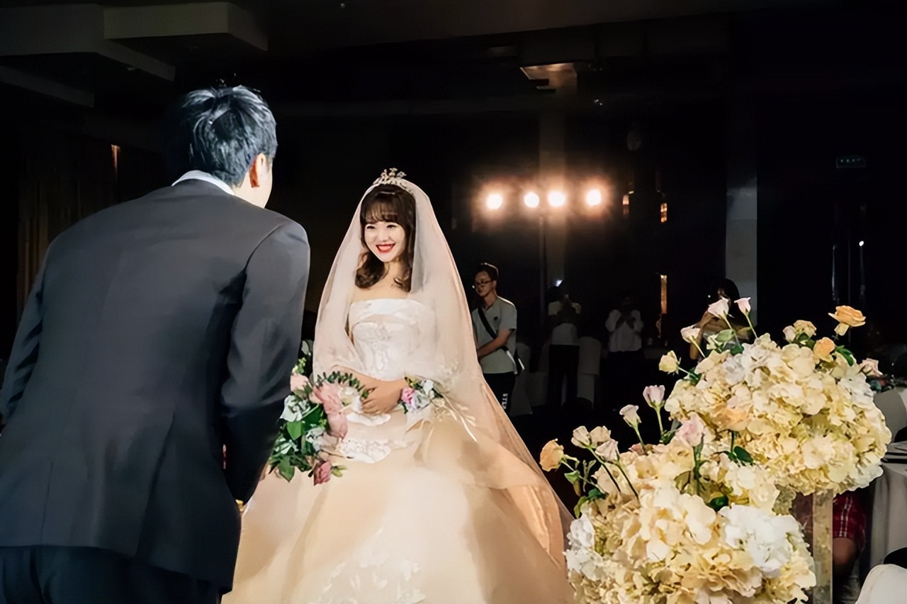 陈乔恩自曝13天不吃碳水,40岁陈乔恩终于换新造型